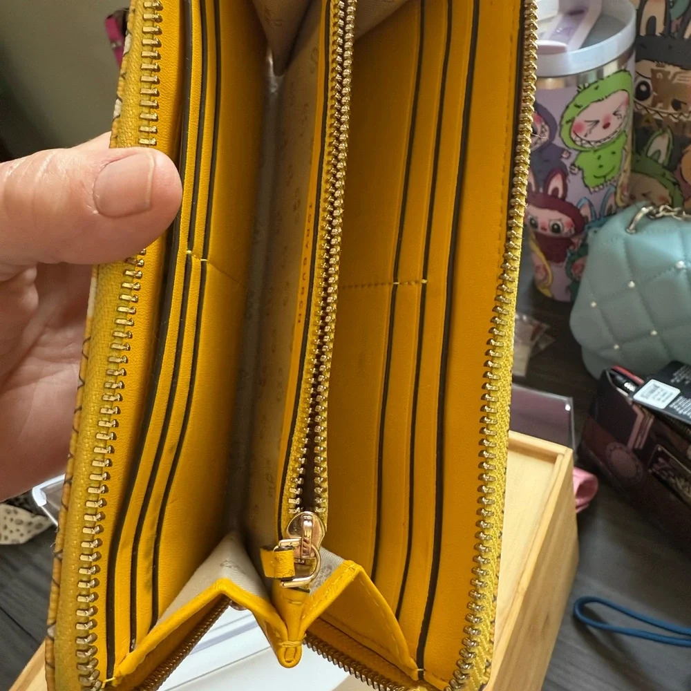 Tory Burch Yellow White Zip Around Wallet Designer Logo Leather Long Clutch
